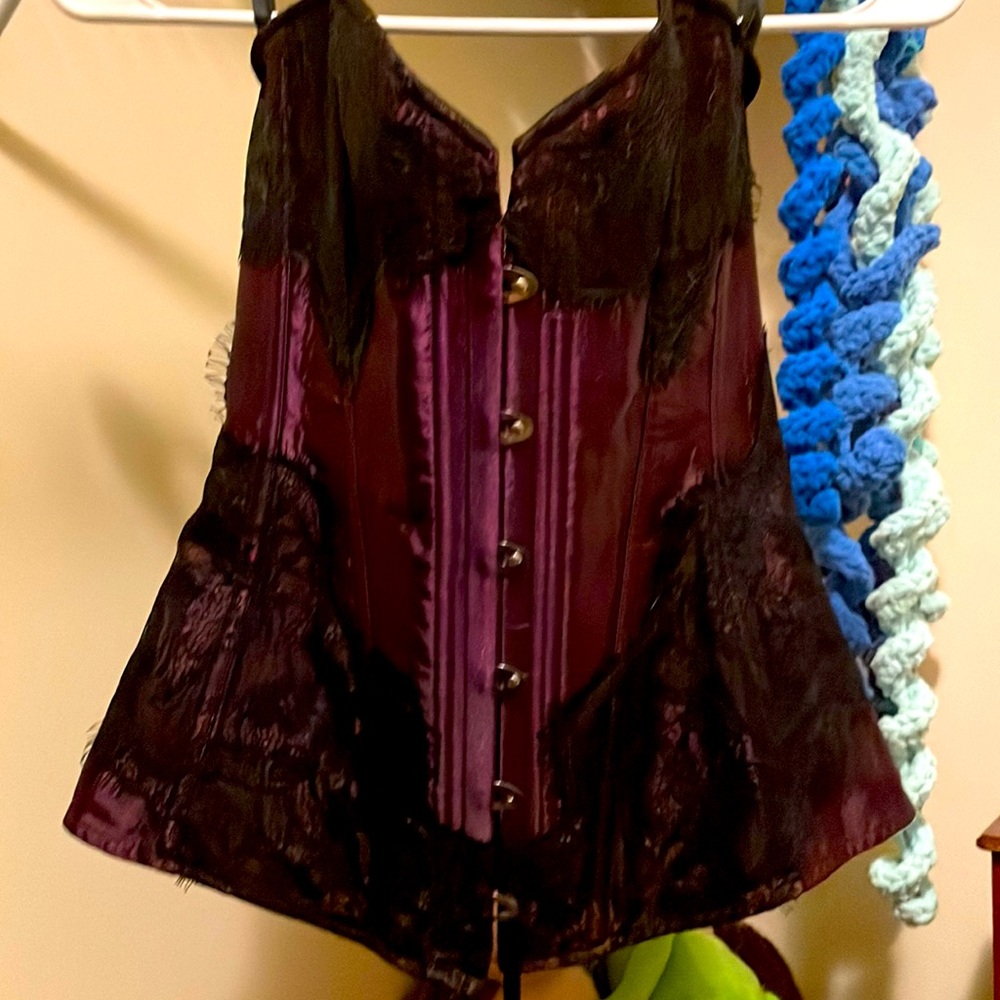 Black and people lace corset